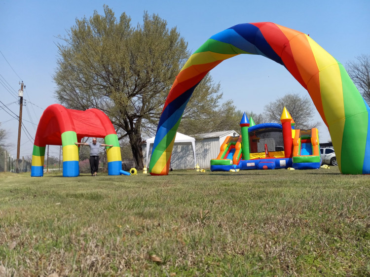 Bounce houses & other inflatables